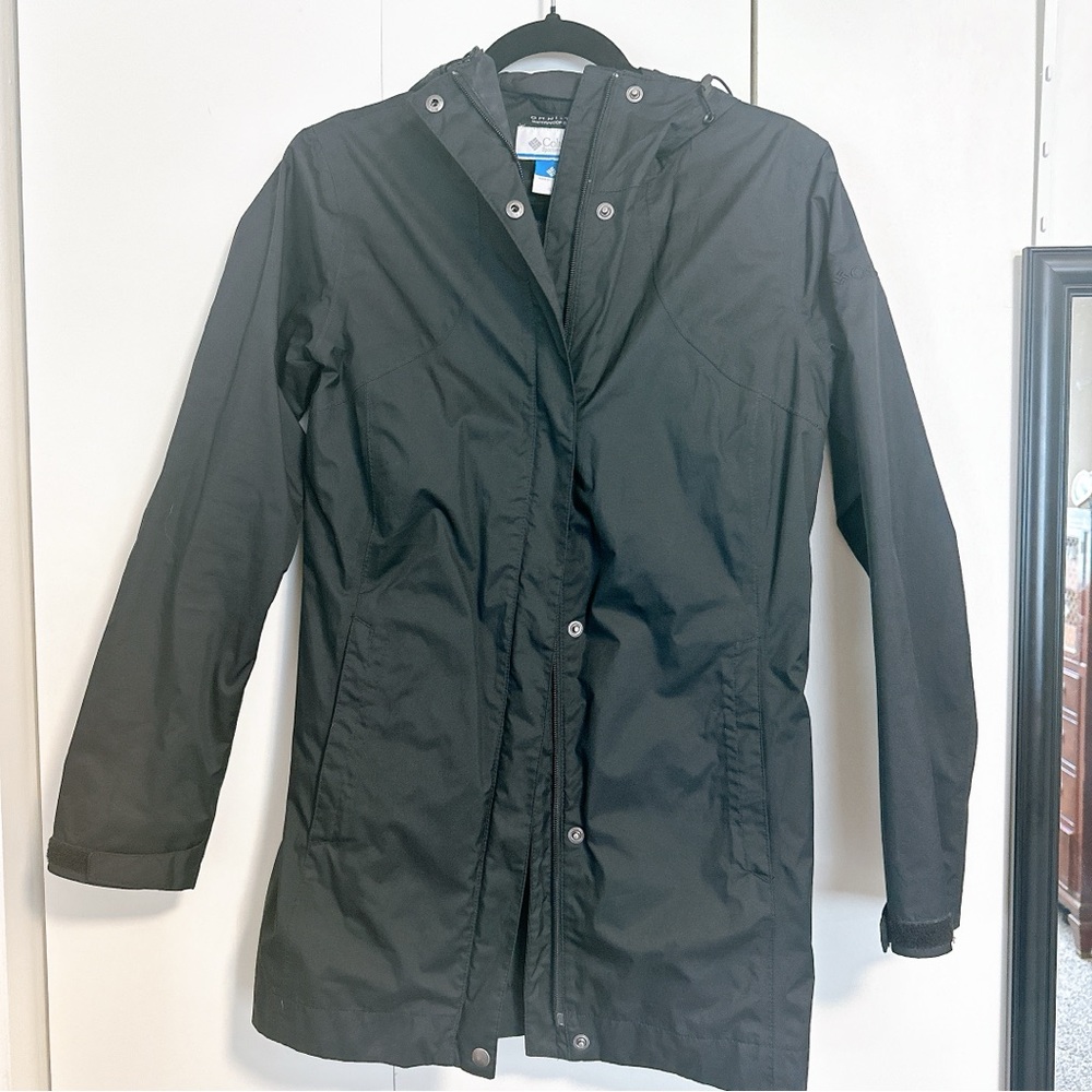 Black Columbia raincoat sz small